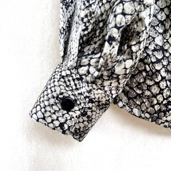 ✨HP✨ Vintage Notations Petite Snakeskin Print Button Down Blouse - Picture 3 of 5